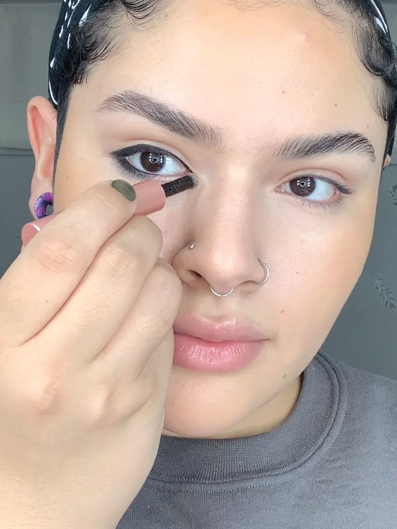 Karol opens up eyes with gold eyeshadow by Maybelline.