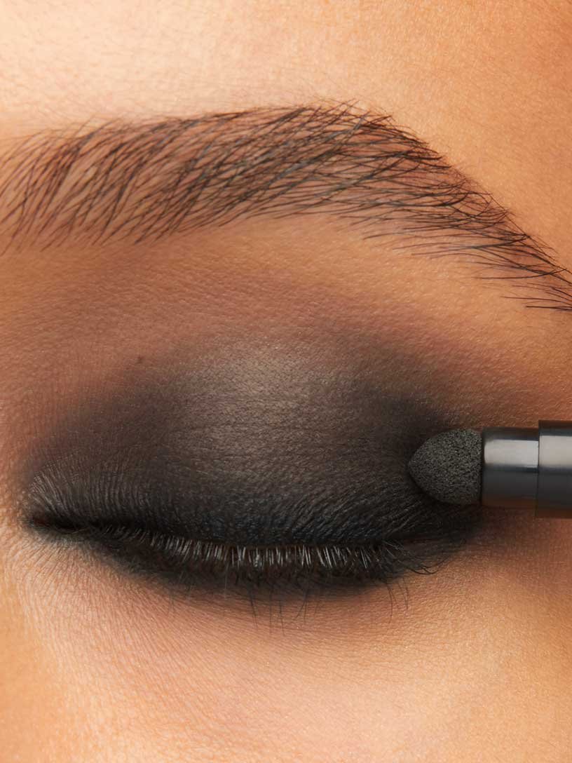 How To Create A Classic Smokey Eye Look