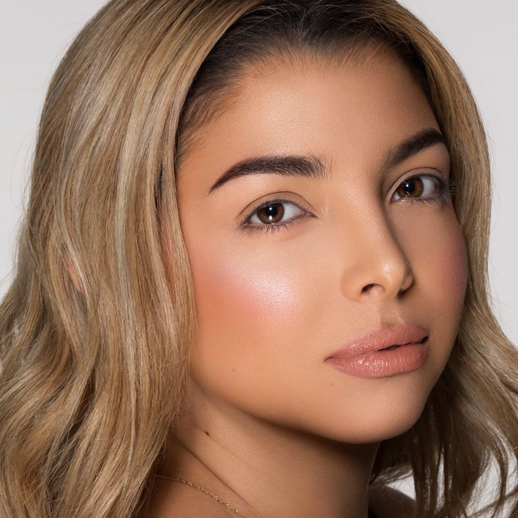 Get A Glowy Natural Makeup Look In 7