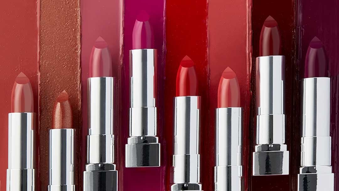 Product laydown shot of Maybelline Color Sensational The Mattes Creamy Lipstick makeup.