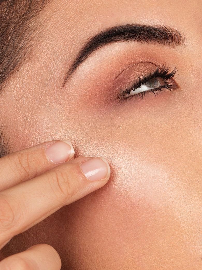 maybelline-vday-beauty-look-glow-application-step-1-3x4