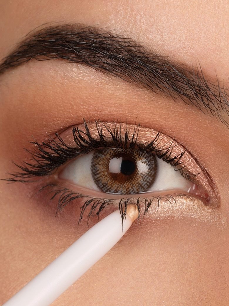 Rose top gold makeup